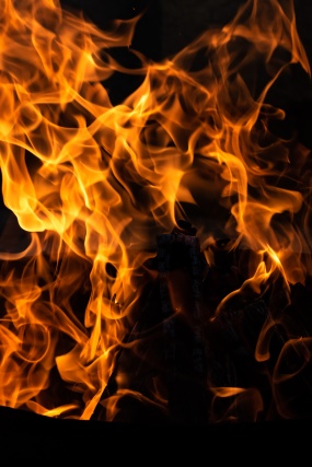 熊熊燃烧的火焰图片